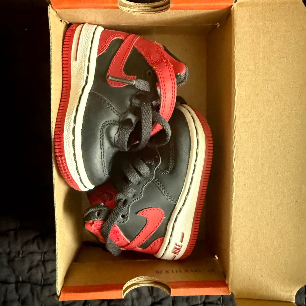 Nike Kids Black and Red Sneakers